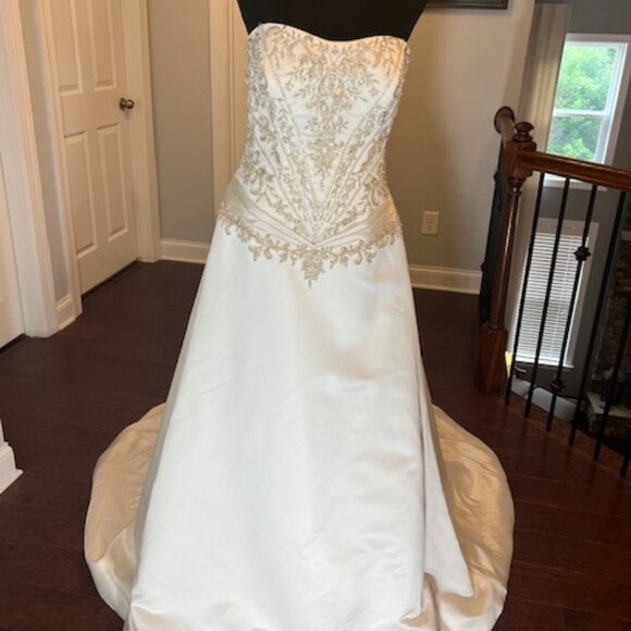 NWT Exclusive Bridal Gown Sleeveless A-Line Beaded Ivory Size 14 - Picture 1 of 15